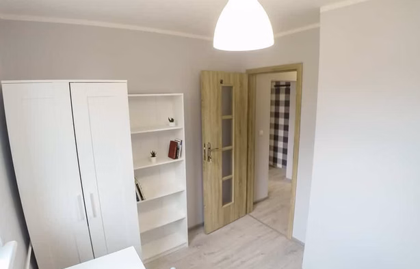 nr 5, ul. Wróbla 8, Wrocław-1