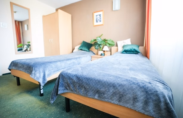 401 - Pokój Dwuosobowy Standard 14m2 Tylko dla kobiet, Warszawa-1