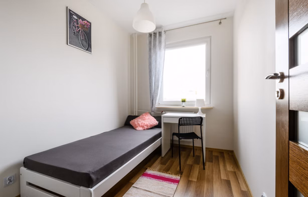 Pokój nr 5, ul. Sozopolska 1, SGGW, Warszawa-1