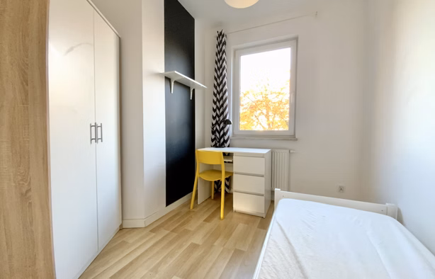 Pokój nr 8, Amałowicza Tatara 2, Rembertów, blisko PKP , Warszawa-1