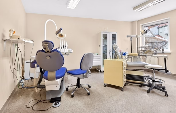 Gabinet stomatologiczny pracujący od wielu lat w pełni wyposażony., Szczecin-1