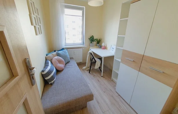 Single room no.3, Poznań-1