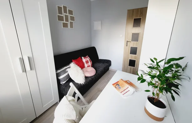 Single room no.3, Poznań-1