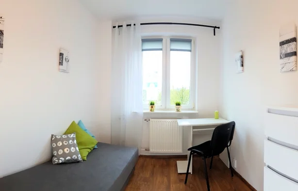 Pokój nr 4 przy Bryły 10, Warszawa-1