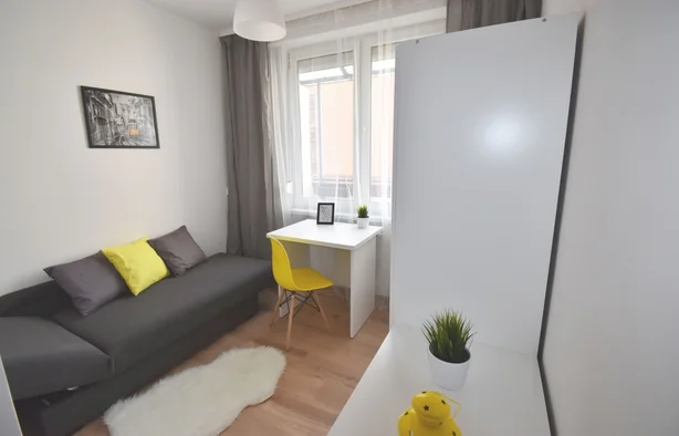 Room with a large balcony, near the center, housing estate H, al. Bielska 92 (P5), Tychy-1