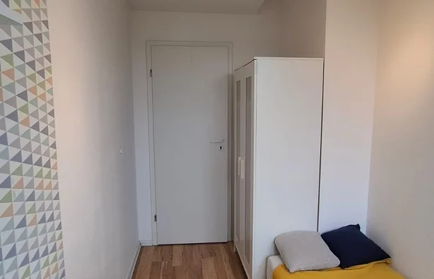 Pokój jednoosobowy #2 przy al. Lotników 19 [TYLKO DLA KOBIET], Warszawa-1