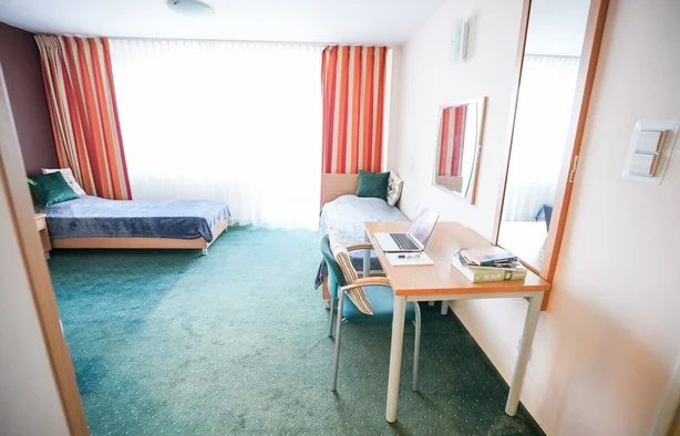 107 - Pokój Dwuosobowy Comfort 16m2 Tylko dla mężczyzn, Warszawa-1