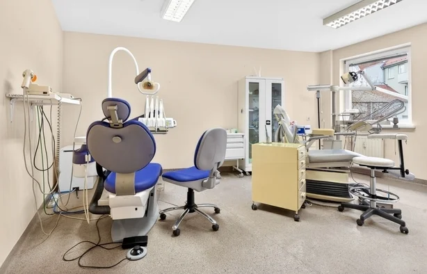 Gabinet stomatologiczny pracujący od wielu lat w pełni wyposażony., Szczecin-1