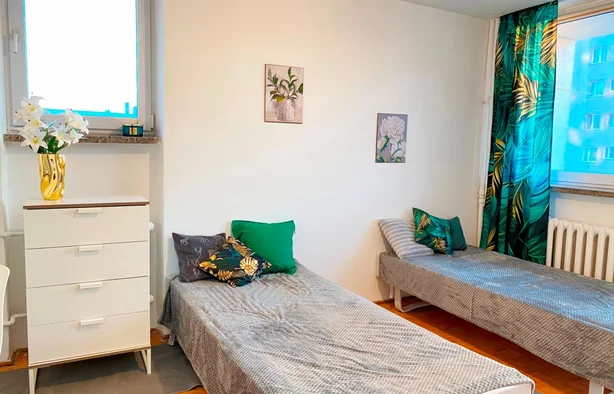 Duzy  pokój 2-osobowy z balkonem w 4 pokojowym mieszkaniu na Pradze, Warszawa-1
