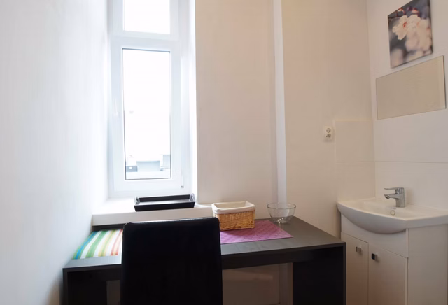 PIOTRKOWSKA 67  POKÓJ  NA DEPTAKU NR 2  Z UMYWALKĄ