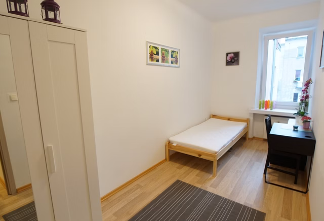 ŚW.JERZEGO 5/7  MANUFAKTURA  POKÓJ NR 3 