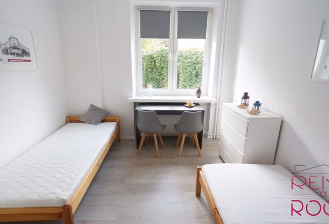 GLEBOKA 14 NEAR PIŁSUDZKIEGO STREET LARGE ROOM NO. 1 FOR 1 / 2 PEOPLE