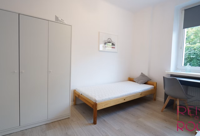 GLEBOKA 14 NEAR PIŁSUDZKIEGO STREET LARGE ROOM NO. 1 FOR 1 / 2 PEOPLE