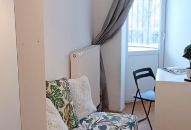 (WALE.28.2.2) SINGLE ROOM with a balcony