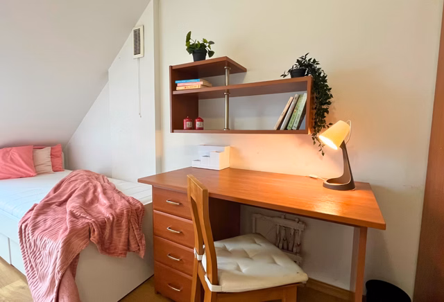 (MOTY.19.6.7) Single room