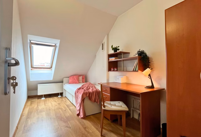 (MOTY.19.6.7) Single room