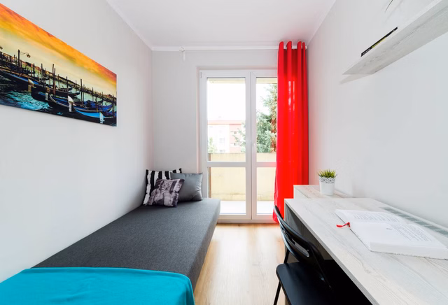Cozy single room No. 1 with a balcony, Szopkarzy Street