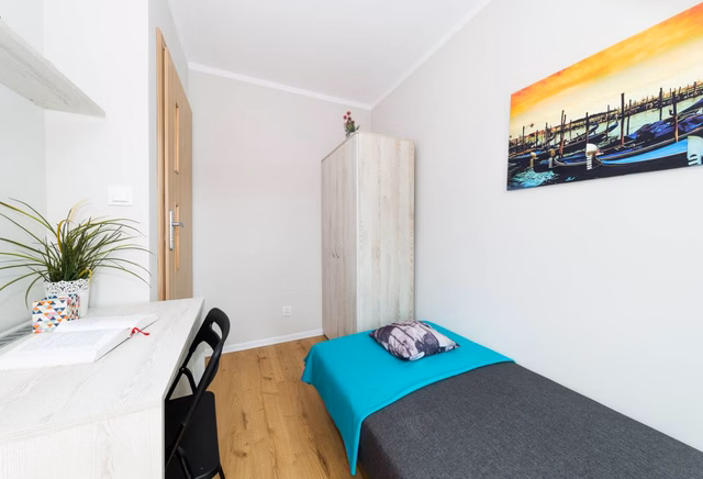 Cozy single room No. 1 with a balcony, Szopkarzy Street