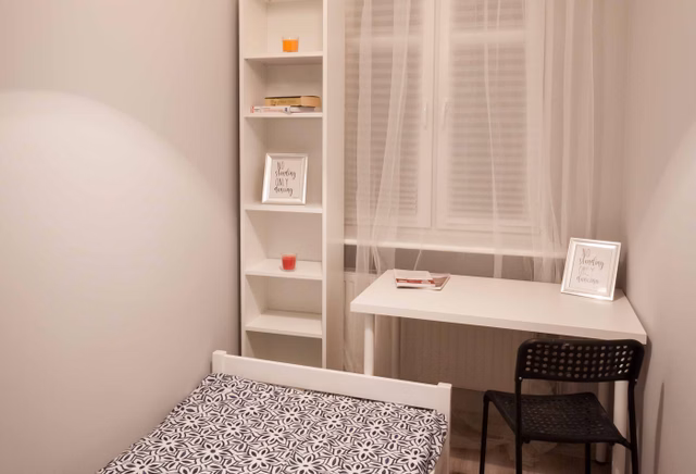 Single room (no.4) in the Center with Wi-Fi!