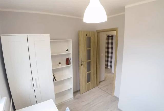 nr 5, ul. Wróbla 8