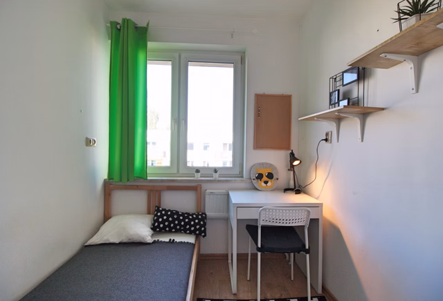 Single room close to Metro Stokłosy| Vistula University