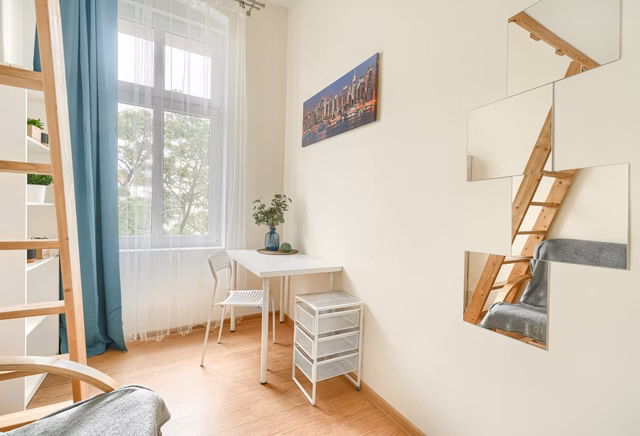 pokój 1 - osobowy nr 6 z antresolą, ul. Żółkiewskiego 5