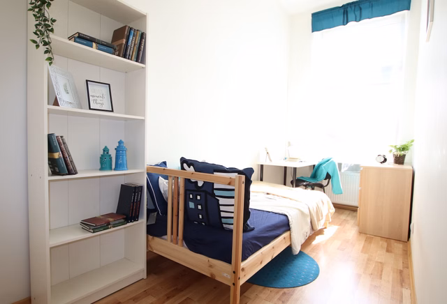 1 Maja 50, single room No. 4