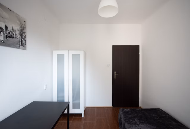 Single room no. 3, Krucza 11/ Przybyszewskiego Street
