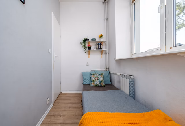 A room in a great location, Metro Wierzbno, room no. 1