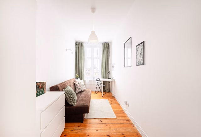 (SZAN.11.13.1) Room in a 4-room apartment, 10 minutes from the CENTER 