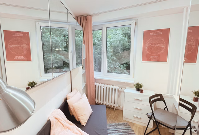 (GRAB.164.2.) Room for one person