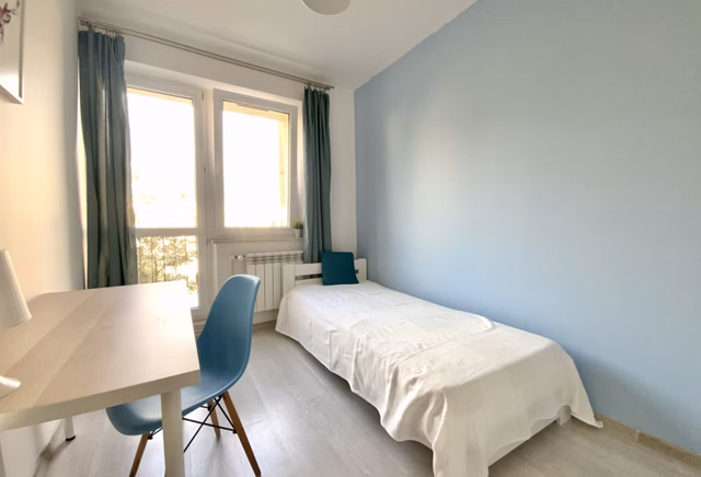 Pokój nr 6 z balkonem, ul. Puszczyka 5, SGGW