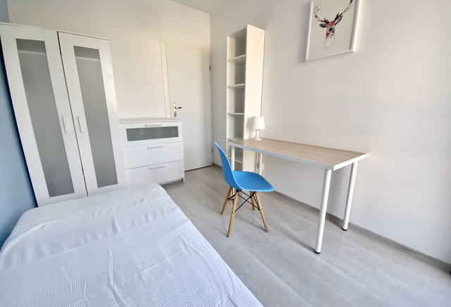 Pokój nr 6 z balkonem, ul. Puszczyka 5, SGGW
