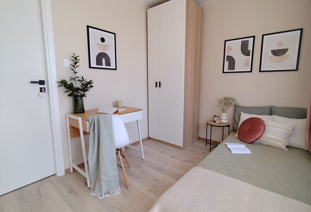 Pokój jednoosobowy z balkonem do wynajęcia – os. Albertyńskie 38(3)