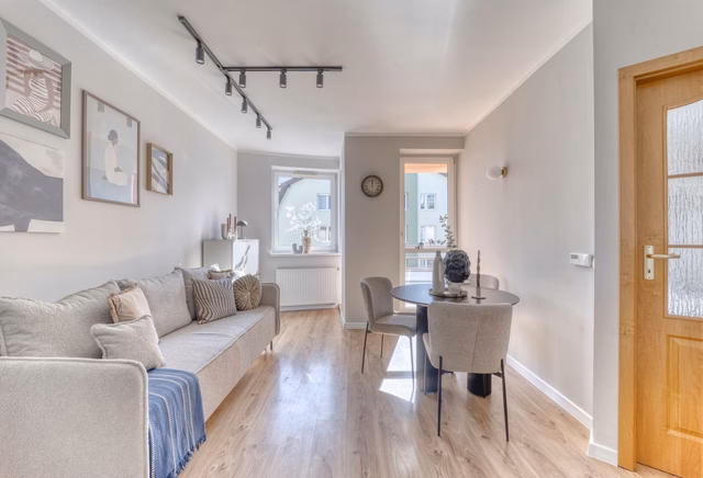 32 m²/ 2 pokoje/ Karolewska