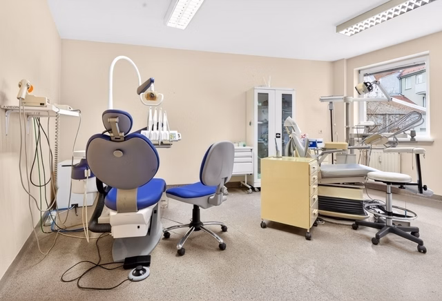 Gabinet stomatologiczny pracujący od wielu lat w pełni wyposażony.