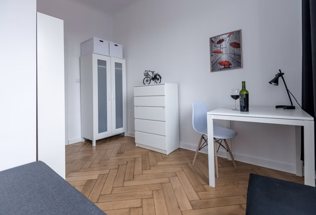  Duży pokój vis a vis Zamku Królewskiego, przy stacji metra Wileńska