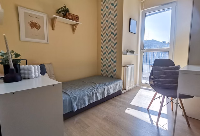 Komfortowy pokój z balkonem, aleja Kijowska (4)