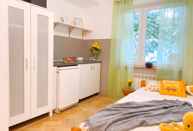 Pokój 20m2 z aneksem kuchennym  w komfortowej willi na Bielanch
