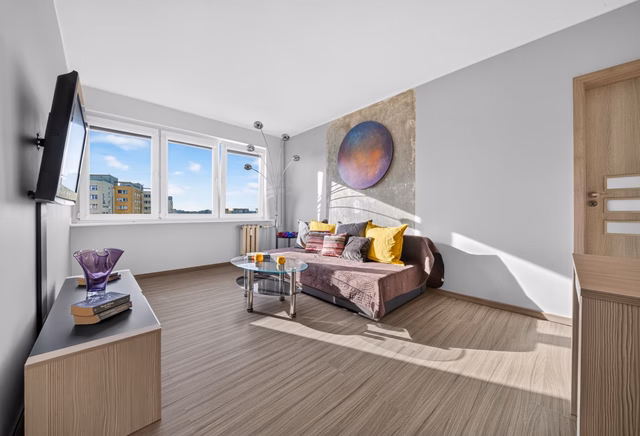 3 rooms with a balcony, 63 m², Santocka, 8th floor
