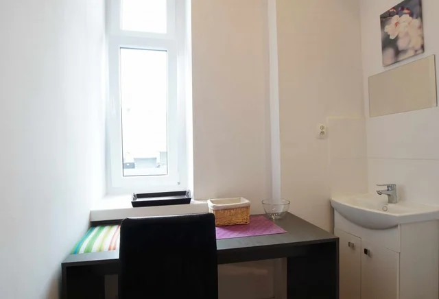 PIOTRKOWSKA 67  POKÓJ  NA DEPTAKU NR 2  Z UMYWALKĄ