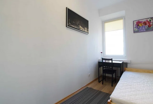 ŚW.JERZEGO 5/7  MANUFAKTURA  POKÓJ NR 4