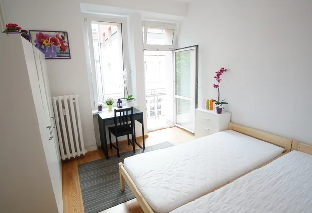 ŚW.JERZEGO 5/7  MANUFAKTURA  POKÓJ Z BALKONEM NR 1, 1/2 OSOBY