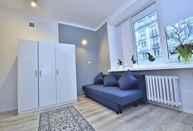 REWOLUCJI 49 DWORZEC FABRYCZNY UŁ STUDIO NR 2 1/2 OSOBY