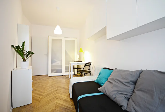 (KOSC.66.2.1) Room for a couple or single