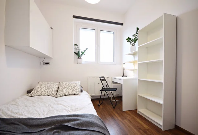 (TEAT.26.13.1) Single room