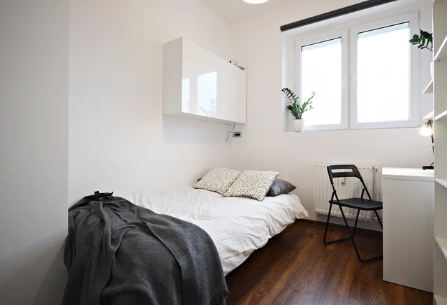 (TEAT.26.13.1) Single room