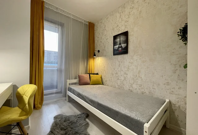 Room no. 4 with a balcony - ul. Fieldorfa 10 GOCŁAW, Praga Południe