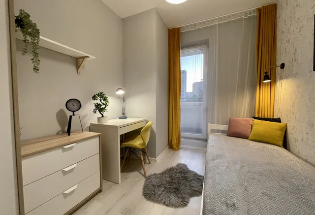 Room no. 4 with a balcony - ul. Fieldorfa 10 GOCŁAW, Praga Południe