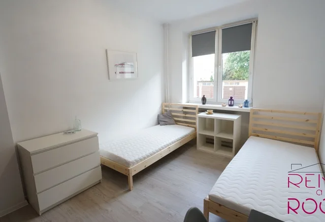 GŁĘBOKA 14 PRZY PIŁSUDSKIEGO DUŻY POKÓJ  NR 4   1/2 OSOBY